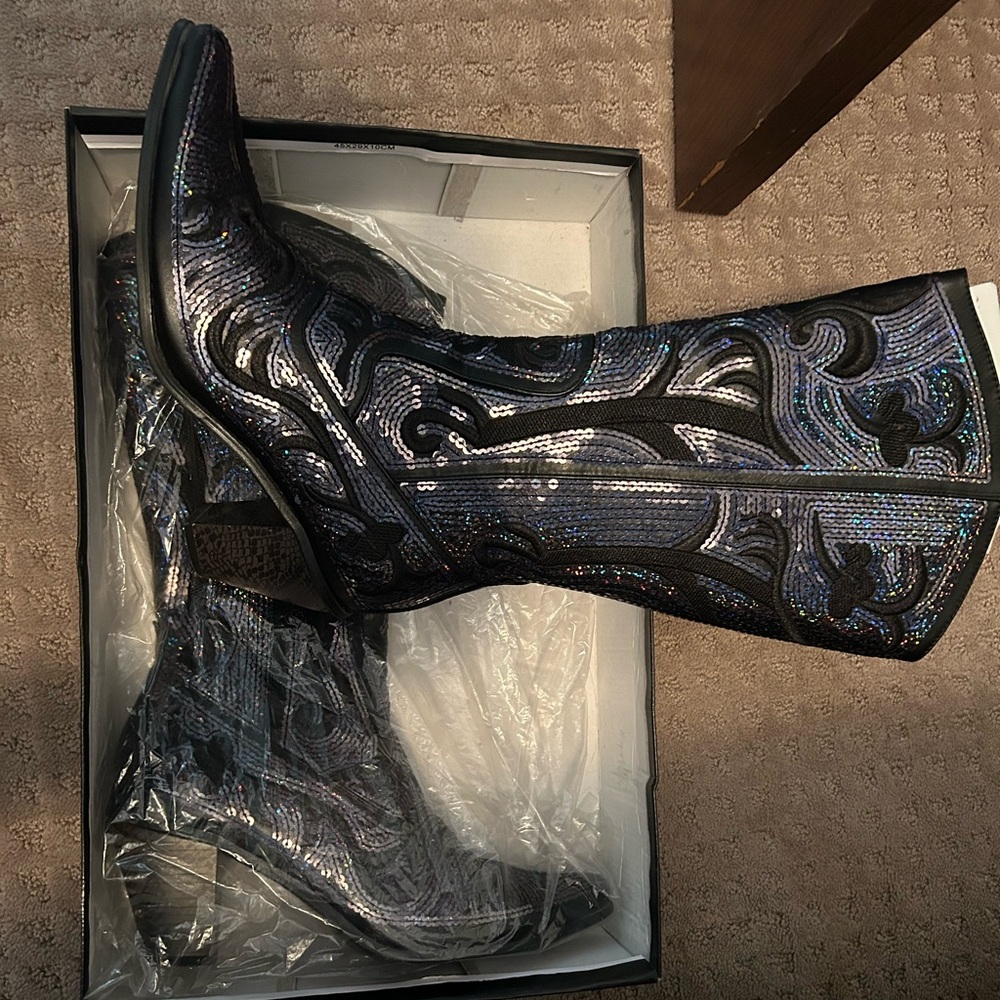 Women’s cowboy boots